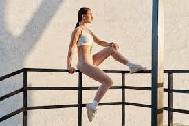 雨一直下，气氛不算融洽！这次比赛为什么不带徐杰呢？