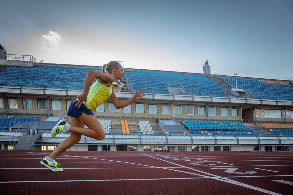 苏超南京主帅：业余球员比赛有6万多人观战，在西班牙见不到